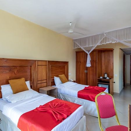 Pulickal Airport Hotel 恩德培 外观 照片