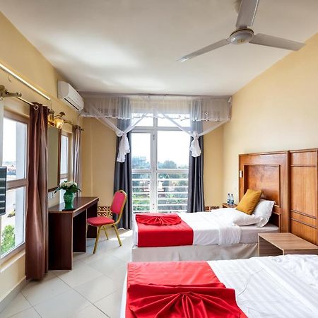 Pulickal Airport Hotel 恩德培 外观 照片