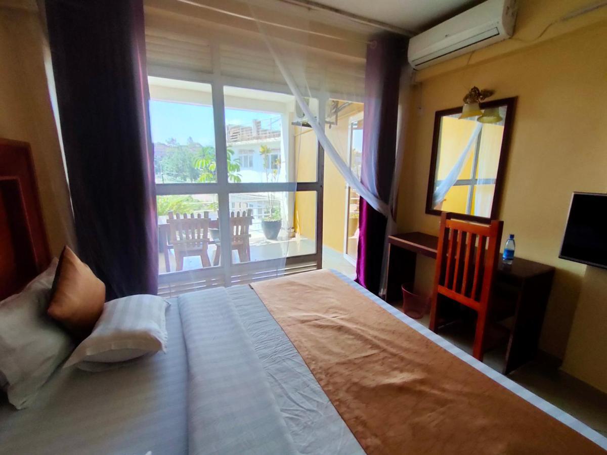 Pulickal Airport Hotel 恩德培 外观 照片