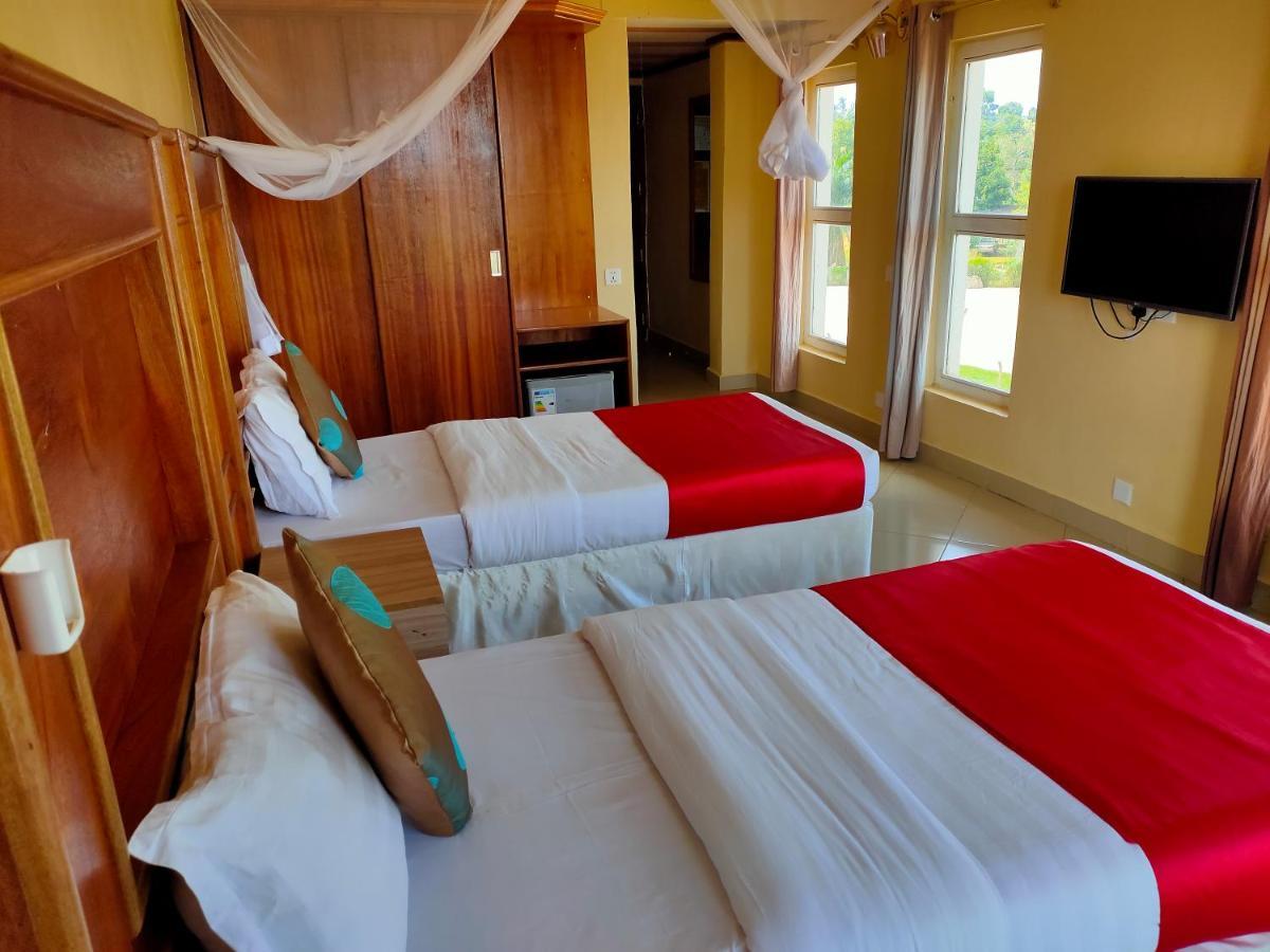 Pulickal Airport Hotel 恩德培 外观 照片